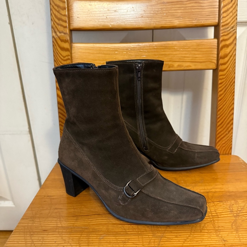 La Canadienne Chocolate Brown Suede Elegant Heeled Ankle Boots 7